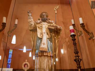 Non mancano per� anche qui delle �chicche�, come la teca che conserva una scultura lignea policroma di San Nicola della prima met� del �700...